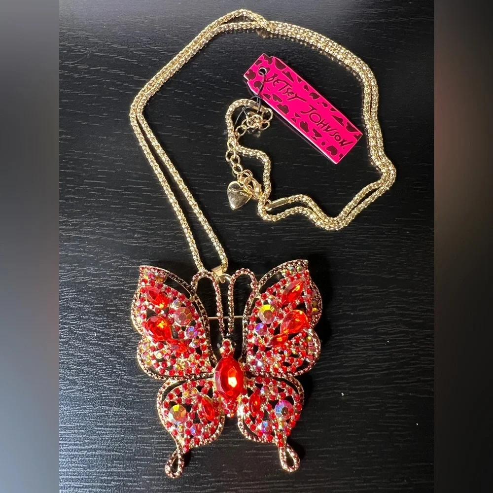 🦋 NWT! Red Rhinestone Butterfly Necklace